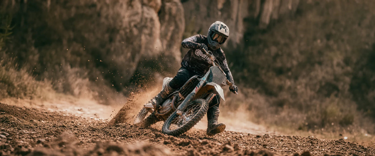 BUZO-MTB-MOUNTAIN-ROCKCYCLING-RIDER