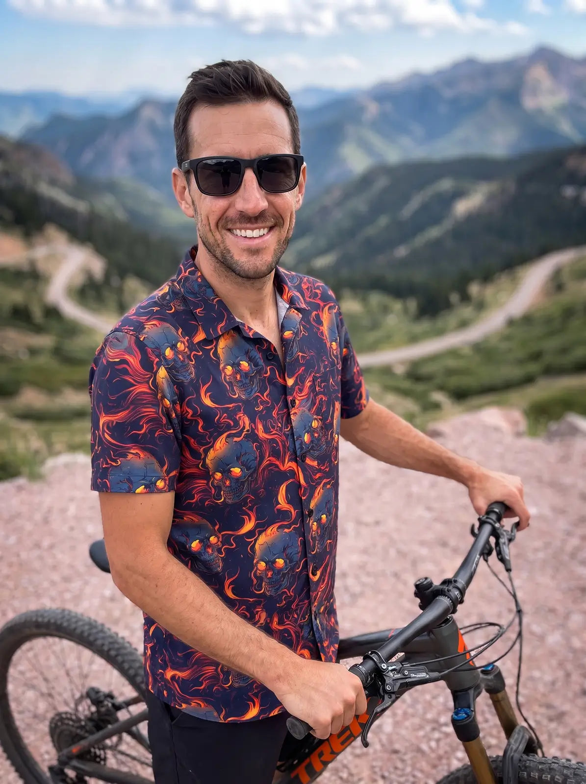Camisa Gravel Resort Skulls - Sesión de estudio con bicicleta